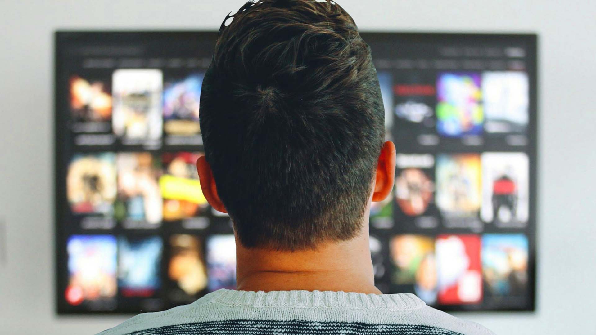 Binge watching e impatto ambientale: risponde Netflix
